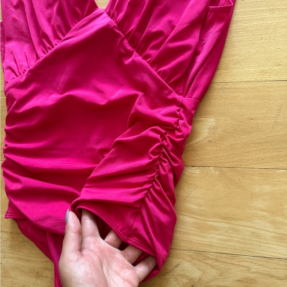 EXPRESS | Low Cut Bodysuit - Picture 7 of 8